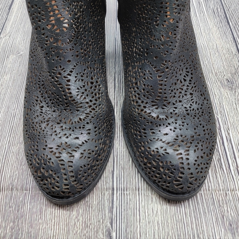 Jeffrey Campbell Oriley Cut Out Two Tone Ankle Boot - Picture 4 of 12